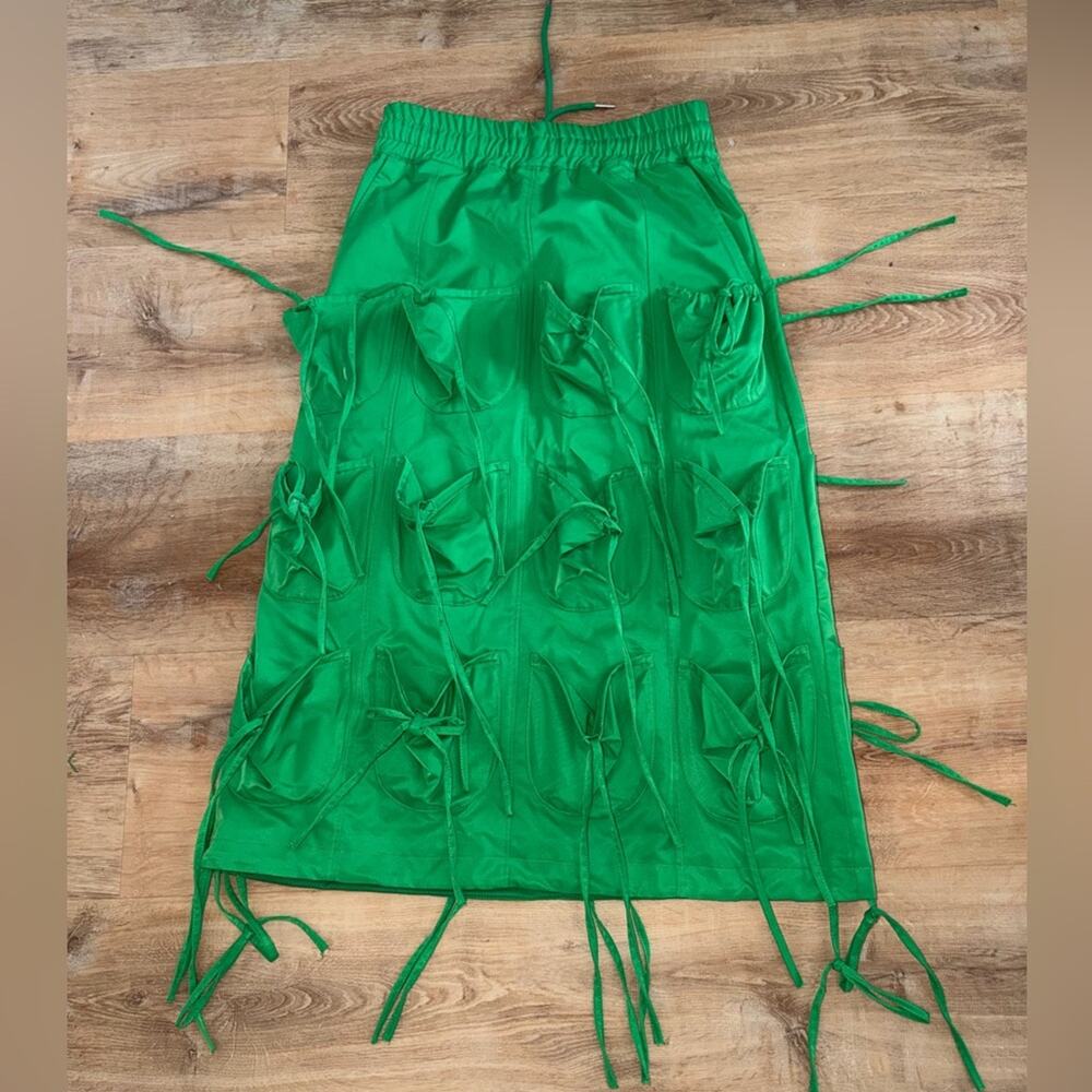 Lisa le strange skirt in Kelly green